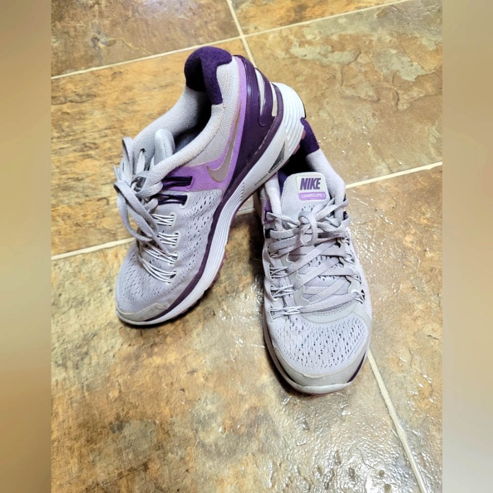 ❤️ Nike Women's Sneakers 💙
